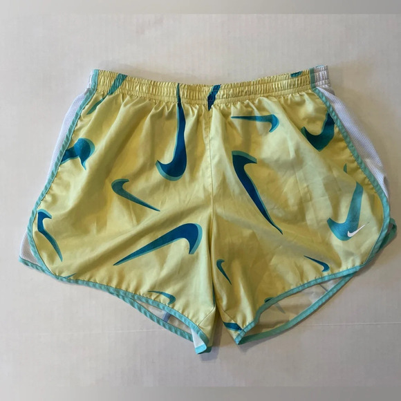 Nike Dri-Fit Standard Fit yellow shorts girls size XL - Picture 4 of 4